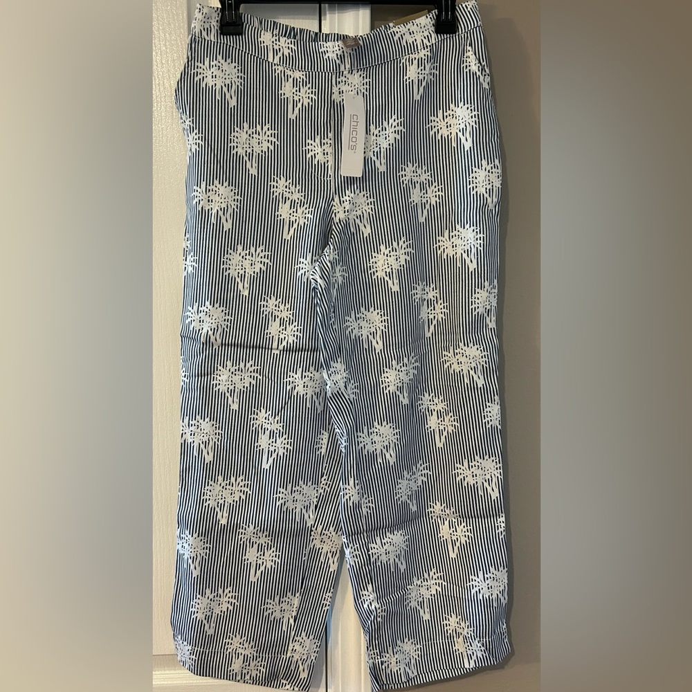 Chicos Size 00 2 Island Palms Pull On Crop 2 pockets Blue White NWT